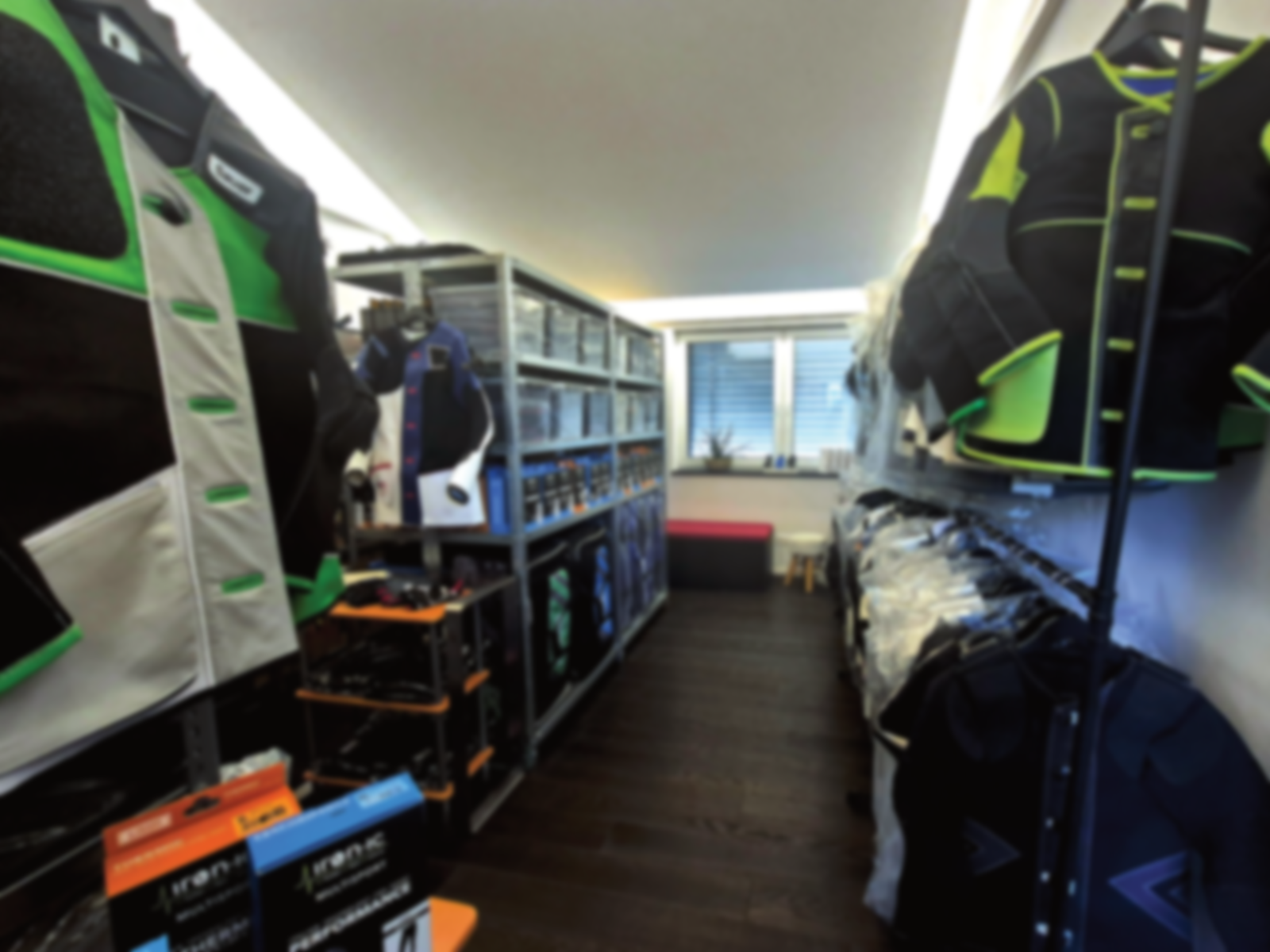 Ladengeschäft SE ShootingEquipment in Fenken – Bekleidung